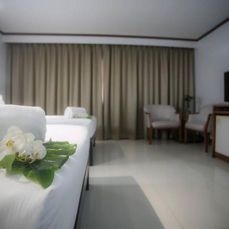 Friday Hotel Uttaradit Extérieur photo