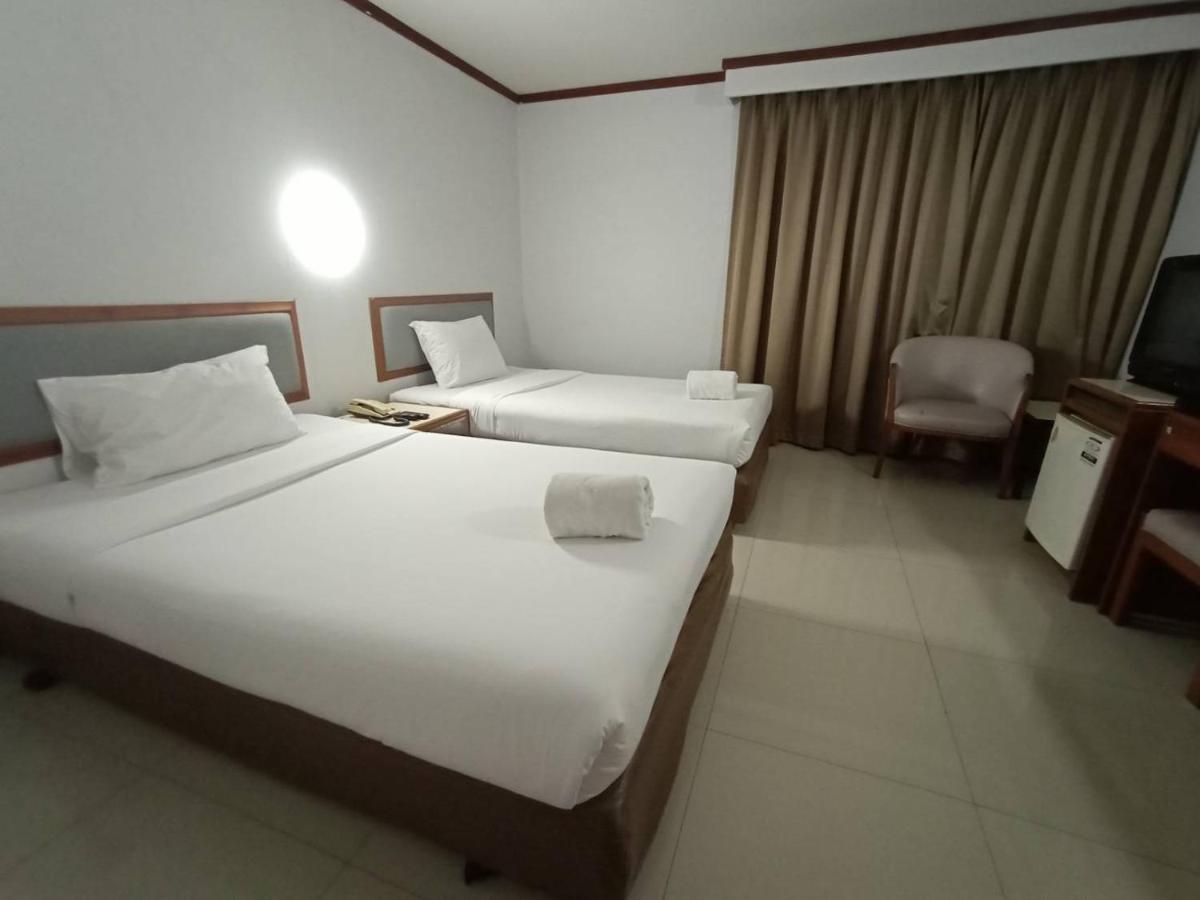 Friday Hotel Uttaradit Extérieur photo