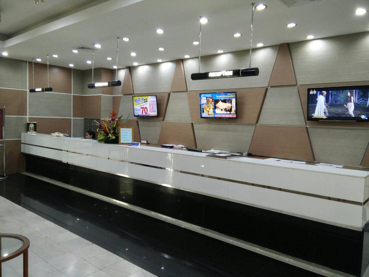 Friday Hotel Uttaradit Extérieur photo