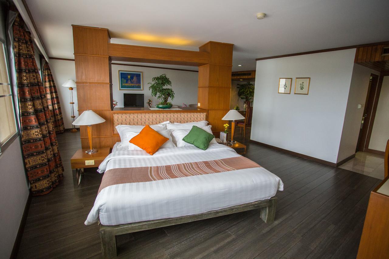 Friday Hotel Uttaradit Extérieur photo