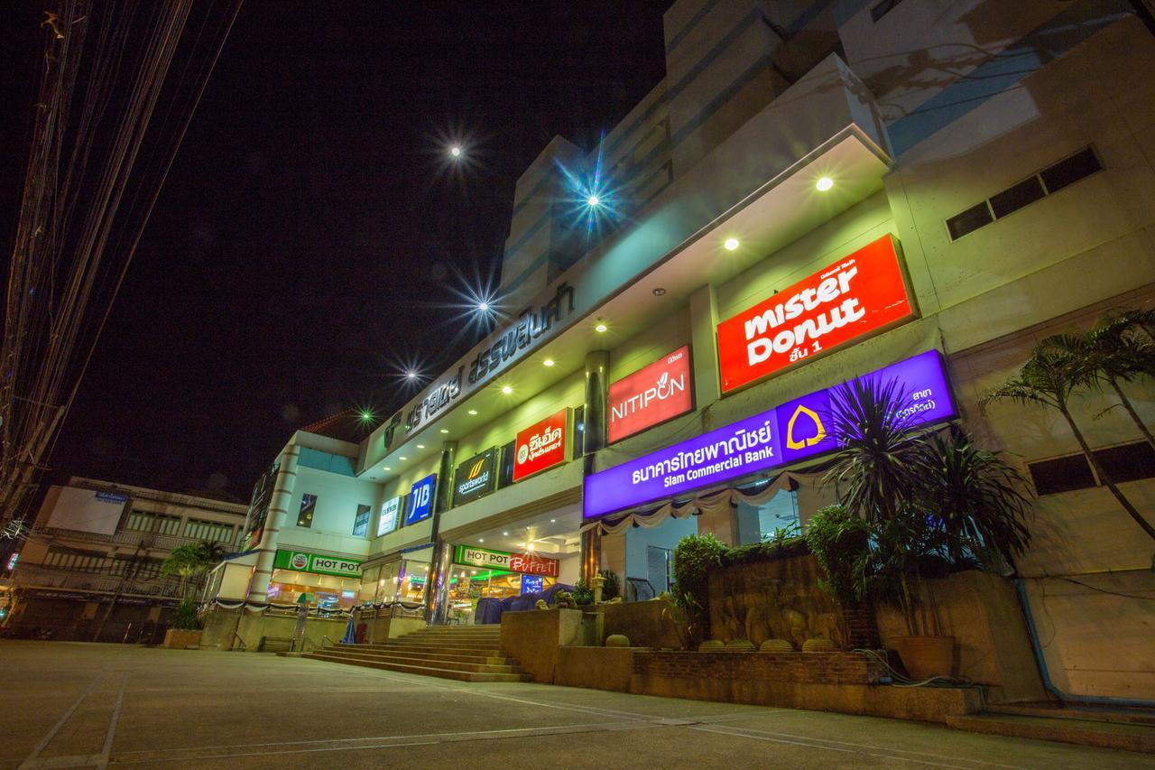 Friday Hotel Uttaradit Extérieur photo