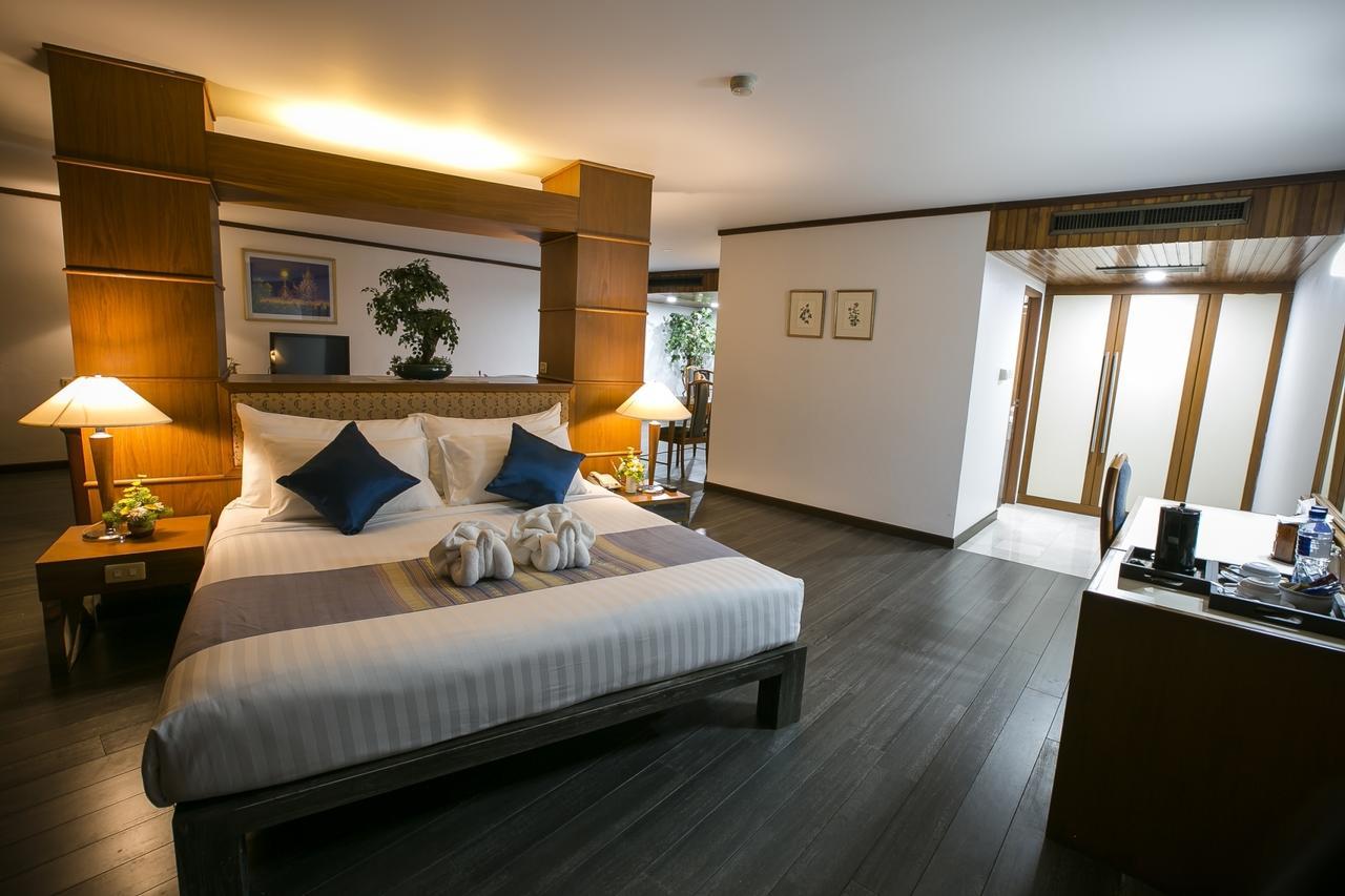 Friday Hotel Uttaradit Extérieur photo