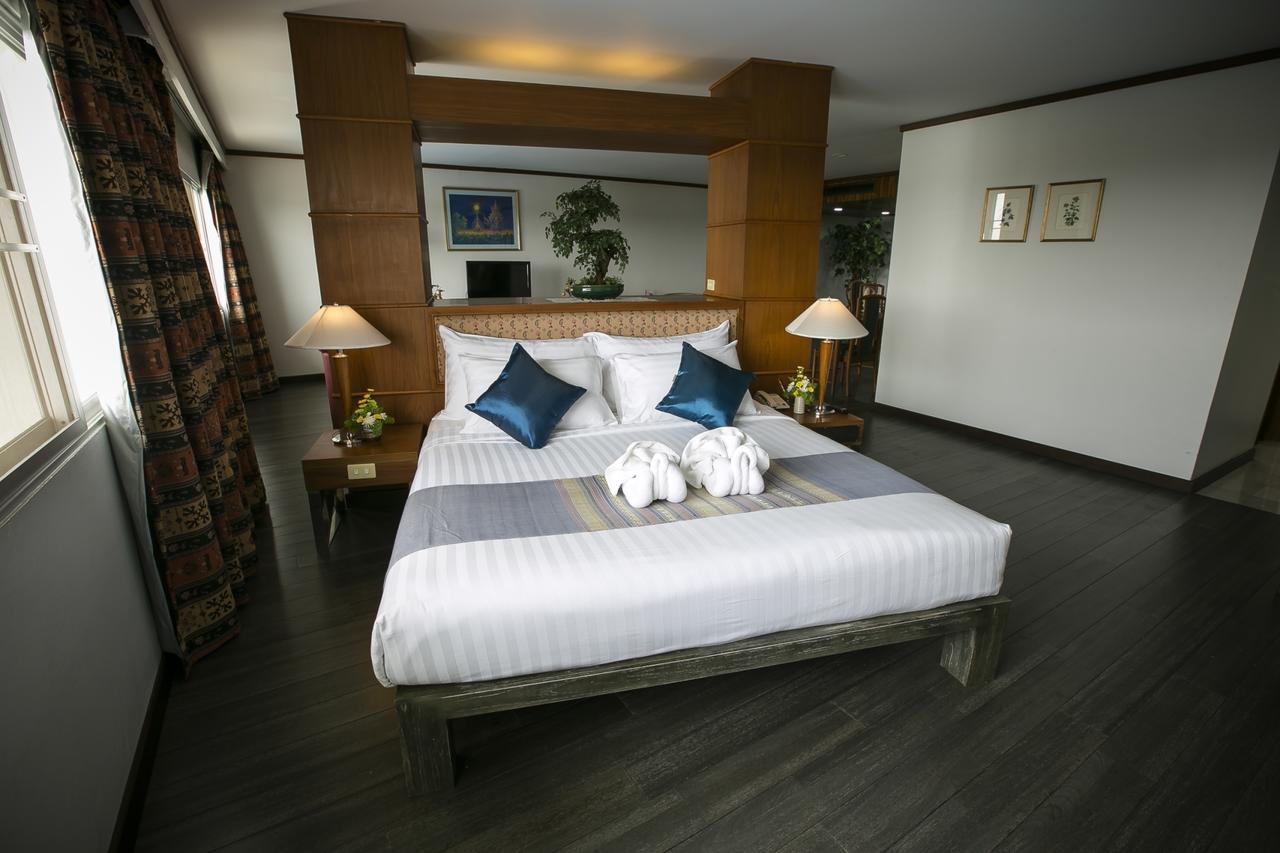 Friday Hotel Uttaradit Extérieur photo