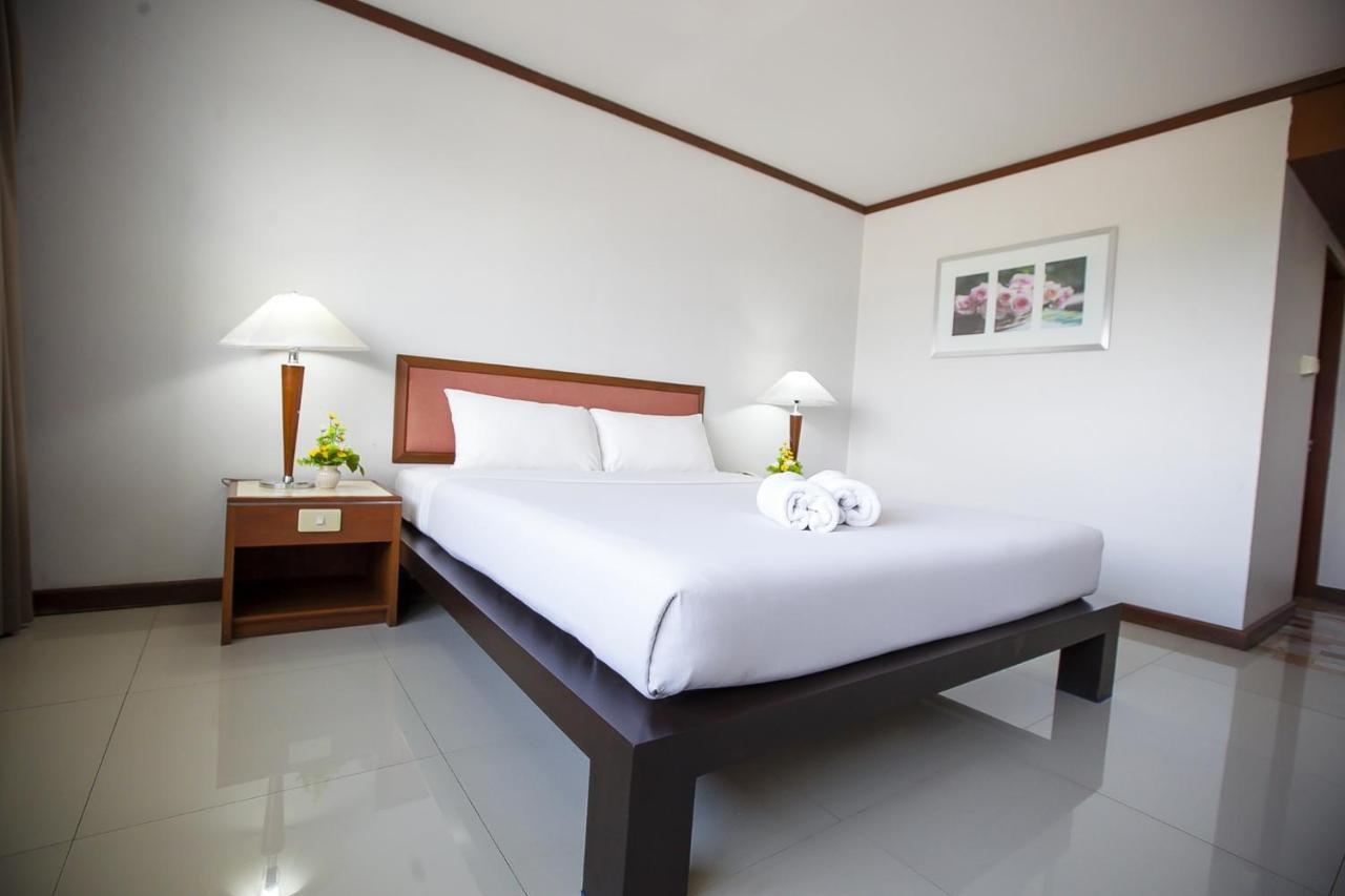 Friday Hotel Uttaradit Extérieur photo